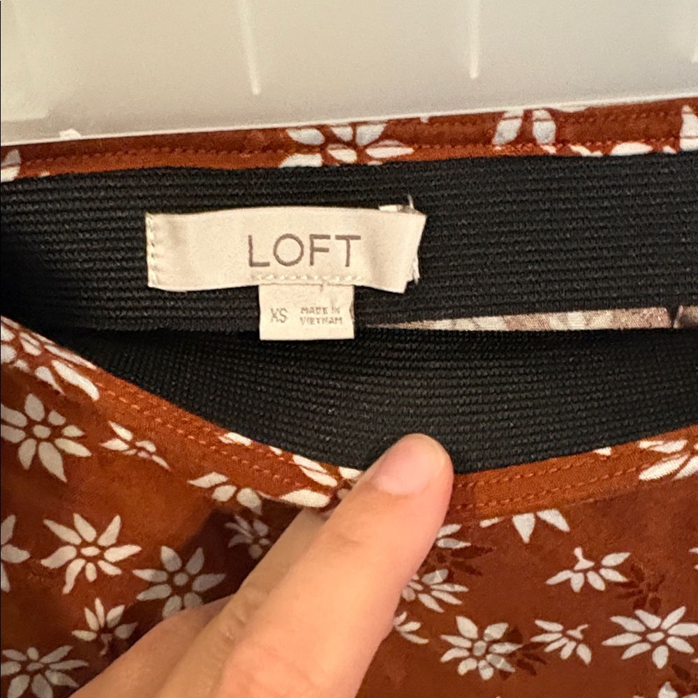 LOFT Rust Floral Patterned Pants - Picture 2 of 4